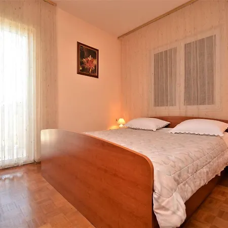 Apartment Lucija & Helga *