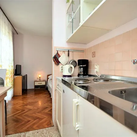 Apartment Lucija & Helga *