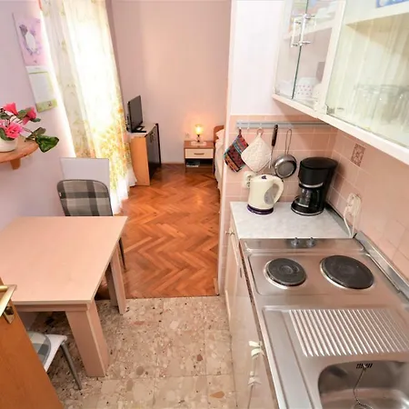 Apartment Lucija & Helga *